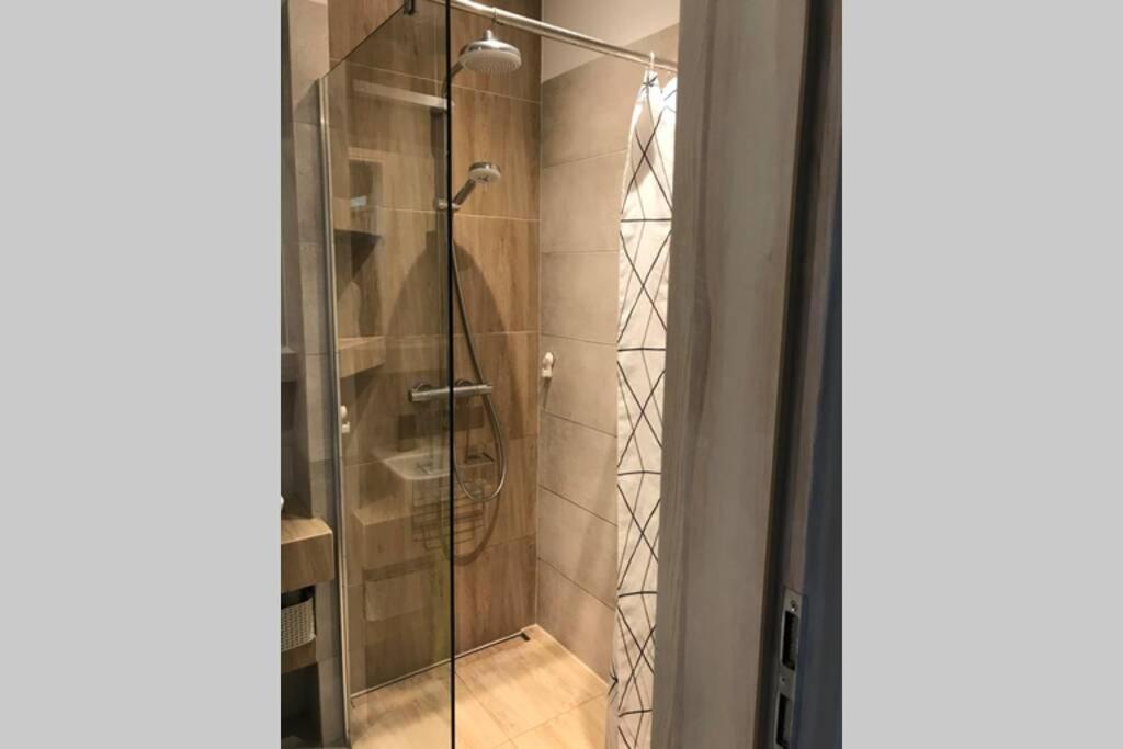 Apartment In Green Area ヴロツワフ エクステリア 写真