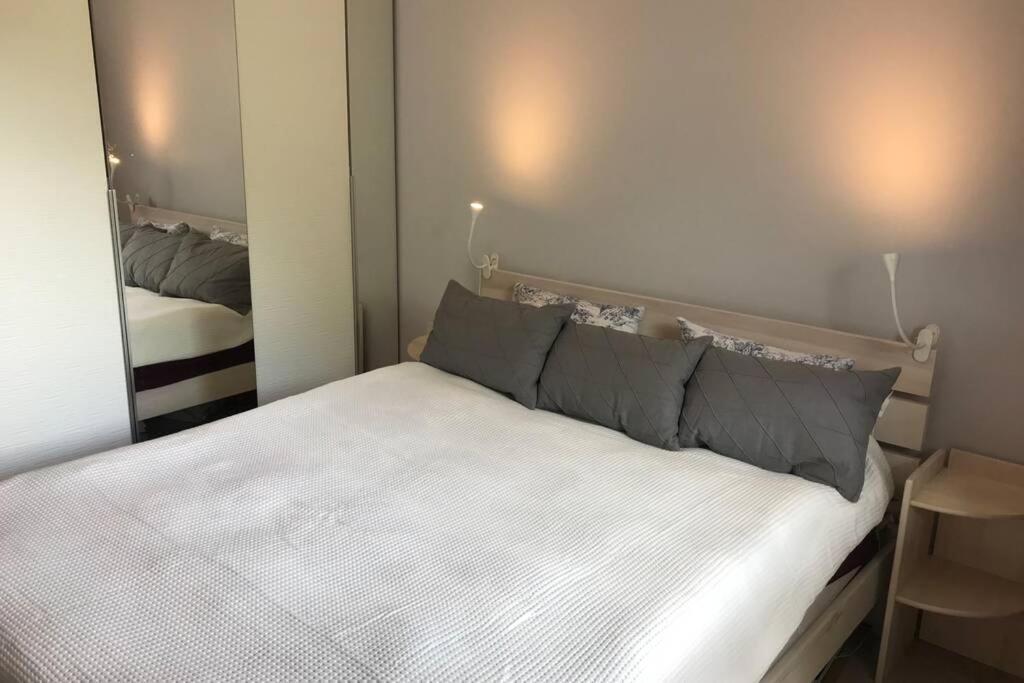Apartment In Green Area ヴロツワフ エクステリア 写真